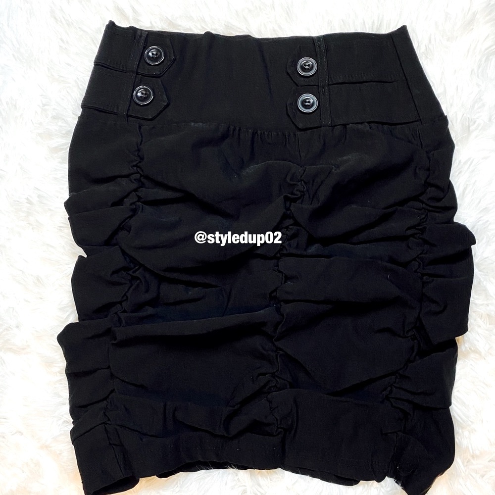 ~ A Mini black Ruched Frill Ruffle skirt~ - Picture 4 of 5